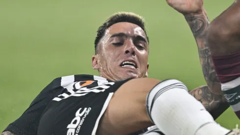 Renzo Saravia, lateral-direito do Atlético em partida pelo campeonato brasileiro (Foto: Pedro Vilela/Getty Images)