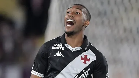 Rayan em jogo pelo Vasco – Foto: Thiago Ribeiro/AGIF