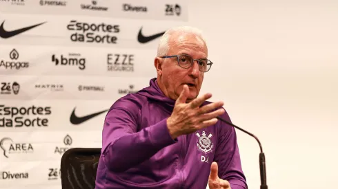 Dorival em coletiva de imprensa