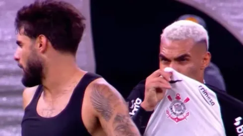 Yuri Alberto e Matheuzinho discutem em Corinthians x Vasco – Foto: Reprodução/GETV