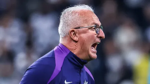 Dorival Júnior explicou porque toou atitude intempestiva ao xingar torcedor do Timão