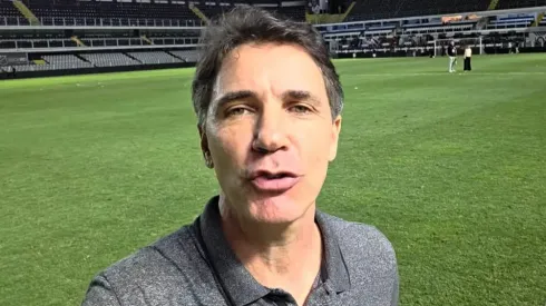 Vagner Frederico durante vídeo realizado no gramado da Vila Belmiro