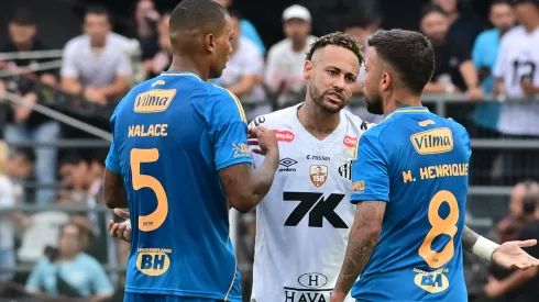 SP – SANTOS – 07/12/2025 – BRASILEIRO A 2025, SANTOS X CRUZEIRO – Neymar Jr jogador do Santos durante partida contra o Cruzeiro no estadio Vila Belmiro pelo campeonato Brasileiro A 2025. Foto: Jota Erre/AGIF