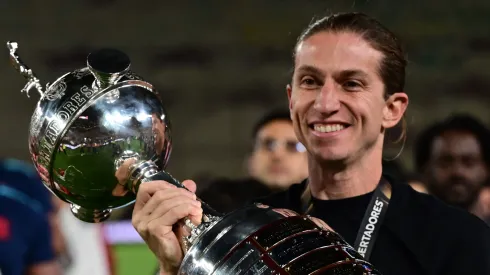 Filipe Luís tem contrato terminando no Mengão.