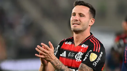 Meia Saúl entrou no 2º tempo de Flamengo x PSG e foi um dos que errou pênalti posteriormente