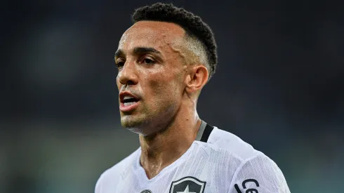 Marçal jogador do Botafogo durante partida contra o Fluminense no estadio Maracana pelo campeonato Brasileiro A 2024. Foto: Thiago Ribeiro/AGIF