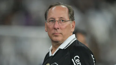 John Textor CEO do Botafogo durante partida contra o Corinthians no estadio Engenhão pelo campeonato Brasileiro A 2025. Foto: Thiago Ribeiro/AGIF