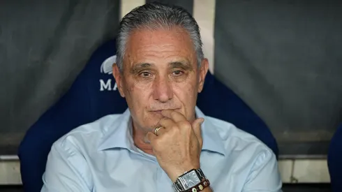 Tite durante partida no estádio Maracanã pelo campeonato Brasileiro A 2024, quando comandava o Flamengo – Foto: Thiago Ribeiro/AGIF