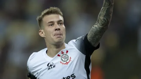 Charles pode sair do Corinthians.