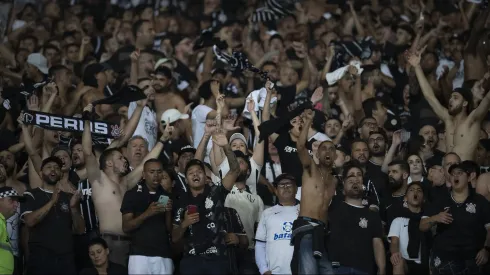 Torcida do Corinthians durante partida contra Flamengo no estadio Maracana pelo campeonato Copa Libertadores 2022. Foto: Jorge Rodrigues/AGIF