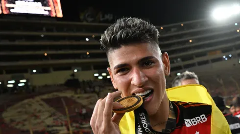 Carrascal tem contrato até o meio de 2029 no Fla.