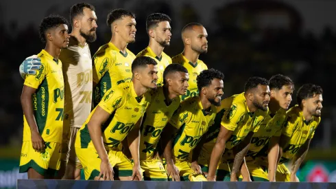 Jogadores do Mirassol posam para foto antes na partida contra Palmeiras no estadio Jose Maria de Campos Maia pelo campeonato Brasileiro A 2025. Foto: Joisel Amaral/AGIF