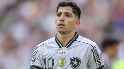 Savarino jogador do Botafogo durante partida contra o Fluminense no estadio Maracana pelo campeonato Brasileiro A 2025. Foto: Thiago Ribeiro/AGIF