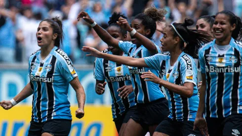 Jogadoras gremistas. Foto: Maxi Franzoi/AGIF