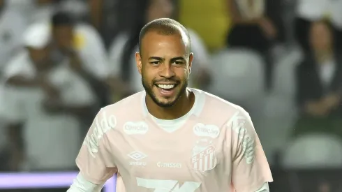 Mayke durante partida na Vila Belmiro