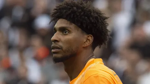 Corinthians recebeu proposta por Hugo Souza.