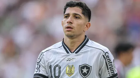 RJ – RIO DE JANEIRO – 28/09/2025 – BRASILEIRO A 2025, FLUMINENSE X BOTAFOGO – Savarino jogador do Botafogo durante partida contra o Fluminense no estadio Maracana pelo campeonato Brasileiro A 2025. Foto: Thiago Ribeiro/AGIF