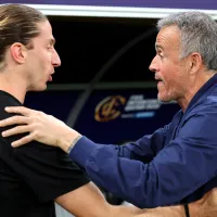 Cicinho elogia desempenho do Flamengo contra o PSG: “Filipe Luís fez o que tinha que fazer”