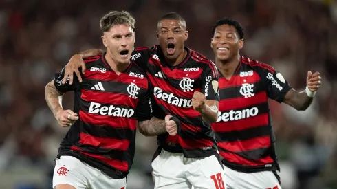 De La Cruz comemora gol pelo Flamengo