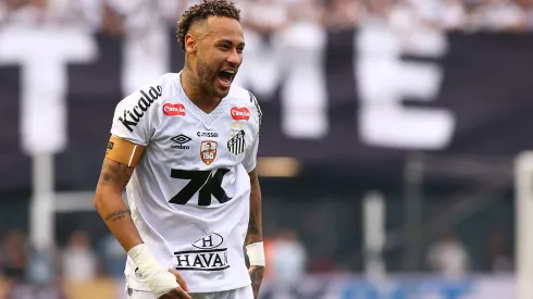 SP – SANTOS – 07/12/2025 – BRASILEIRO A 2025, SANTOS X CRUZEIRO – Neymar Jr jogador do Santos durante partida contra o Cruzeiro no estadio Vila Belmiro pelo campeonato Brasileiro A 2025. Foto: Mauricio De Souza/AGIF