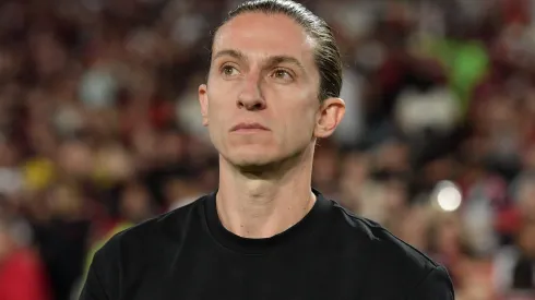 Filipe Luis, técnico do Flamengo, durante partida contra o Santos no estadio Maracana pelo campeonato Brasileiro A 2025. Foto: Thiago Ribeiro/AGIF