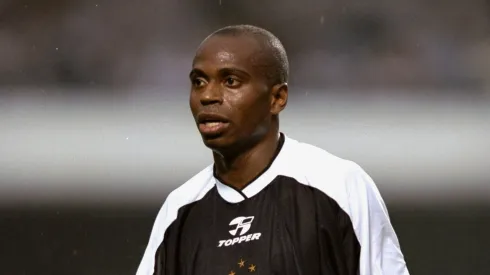 Edílson em ação contra o Real Madrid-ESP, em 2000. Foto: Shaun Botterill /Allsport