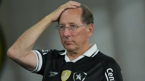 John Textor durante partida do Botafogo em 2025 – Foto: Thiago Ribeiro/AGIF