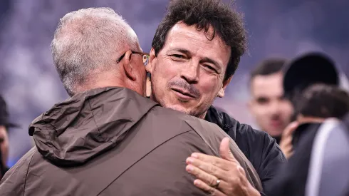 SP – SAO PAULO – 17/12/2025 – COPA DO BRASIL 2025, CORINTHIANS X VASCO – Dorival Junior tecnico do Corinthians cumprimenta Fernando Diniz tecnico do Vasco durante partida contra o Vasco no estadio Arena Corinthians pelo campeonato Copa Do Brasil 2025. Foto: Fabio Giannelli/AGIF