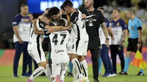 RJ – RIO DE JANEIRO – 21/12/2025 – COPA DO BRASIL 2025, VASCO X CORINTHIANS – jogadores do Corinthians comemoram a vitoria e o titulo apos a partida contra o Vasco no estadio Maracana pelo campeonato Copa Do Brasil 2025. Foto: Alexandre Loureiro/AGIF