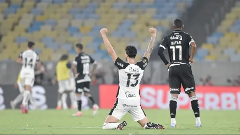 RJ – RIO DE JANEIRO – 21/12/2025 – COPA DO BRASIL 2025, VASCO X CORINTHIANS – Gustavo Henrique jogador do Corinthians comemora gol durante partida contra o Vasco no estadio Maracana pelo campeonato Copa Do Brasil 2025. Foto: Thiago Ribeiro/AGIF