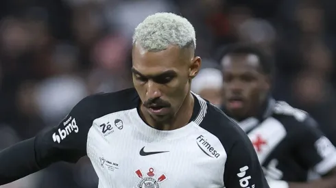 Matheusinho, lateral-direito do Corinthians em partida pela Copa do Brasil (Foto: Ricardo Moreira/Getty Images)
