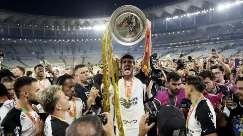 RJ – RIO DE JANEIRO – 21/12/2025 – COPA DO BRASIL 2025, VASCO X CORINTHIANS – jogadores do Corinthians comemoram o titulo contra o Vasco no estadio Maracana pelo campeonato Copa Do Brasil 2025. Foto: Alexandre Loureiro/AGIF