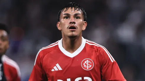 SP – SAO PAULO – 03/05/2025 – BRASILEIRO A 2025, CORINTHIANS X INTERNACIONAL – Bernabei jogador do Internacional durante partida contra o Corinthians no estadio Arena Corinthians pelo campeonato Brasileiro A 2025. Foto: Ettore Chiereguini/AGIF
