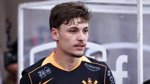 SP – SAO PAULO – 09/11/2025 – BRASILEIRO A 2025, CORINTHIANS X CEARA – Breno Bidon jogador do Corinthians durante entrada em campo para partida contra o Ceara no estadio Arena Corinthians pelo campeonato Brasileiro A 2025. Foto: Fabio Giannelli/AGIF