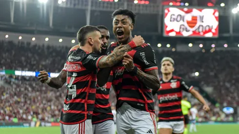 RJ – RIO DE JANEIRO – 12/09/2024 – COPA DO BRASIL 2024, FLAMENGO X BAHIA – Arrascaeta jogador do Flamengo comemora seu gol com Bruno Henrique jogador da sua equipe durante partida contra o Bahia no estadio Maracana pelo campeonato Copa Do Brasil 2024. Foto: Thiago Ribeiro/AGIF