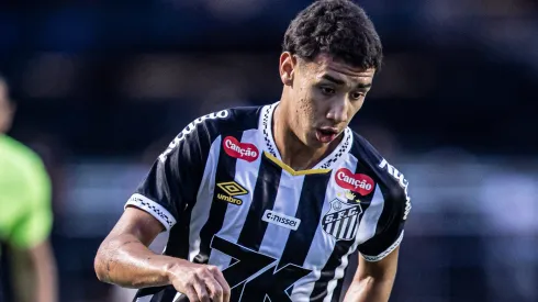 Meio-campista vai seguir no elenco – Foto: Raul Baretta/Santos FC.