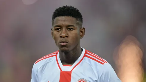 Vitão durante jogo pelo Internacional