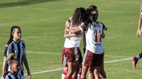 Jogadoras do Flamengo. Foto: Thiago Ribeiro/AGIF
