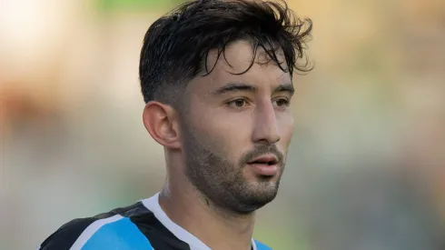 Villasanti está afastado por contusão desde agosto