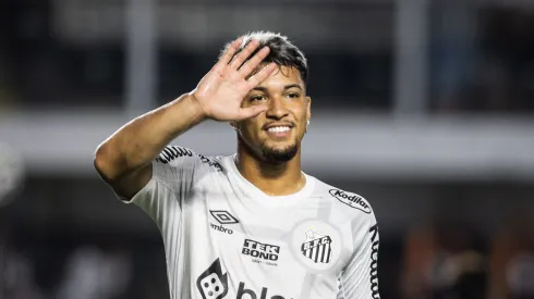 SP – SANTOS – 06/12/2023 – BRASILEIRO A 2023, SANTOS X FORTALEZA – Marcos Leonardo jogador do Santos durante partida contra o Fortaleza no estadio Vila Belmiro pelo campeonato Brasileiro A 2023. Foto: Abner Dourado/AGIF