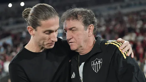 Filipe Luís e Cuca. Foto: Thiago Ribeiro/AGIF