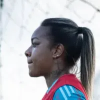 Internacional negocia a contratação de experiente zagueira Sorriso, do Flamengo