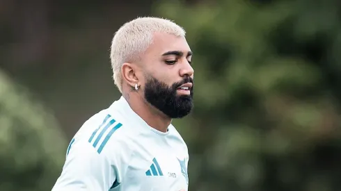 Gabigol durante o treinamento no CT Toca da Raposa II
