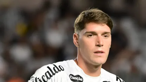 Rollheiser durante jogo na Vila Belmiro.