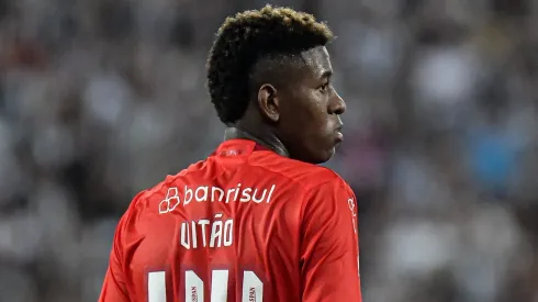 Vitão acirrou a disputa entre Cruzeiro, Palmeiras e Flamengo em abertura do mercado