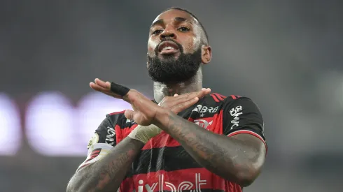 Gerson em partida pelo Flamengo