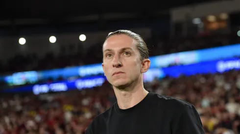 RJ – RIO DE JANEIRO – 09/11/2025 – BRASILEIRO A 2025, FLAMENGO X SANTOS – Filipe Luis tecnico do Flamengo durante partida contra o Santos no estadio Maracana pelo campeonato Brasileiro A 2025. Foto: Thiago Ribeiro/AGIF