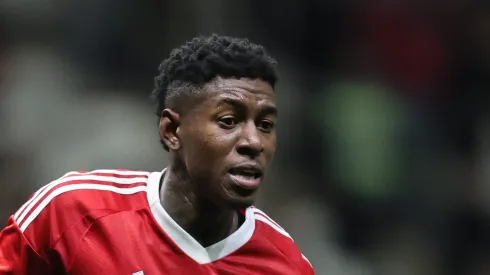 Vitão tem futuro indefinido no mercado da bola.