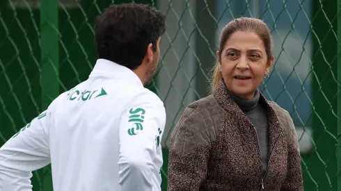Abel e Leila conversam em treino na Academia de Futebol – Foto: César Greco – SEP