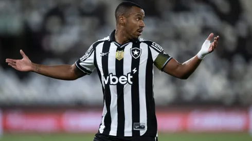 RJ – RIO DE JANEIRO – 29/07/2025 – COPA DO BRASIL 2025, BOTAFOGO X BRAGANTINO – Marlon Freitas jogador do Botafogo durante partida contra o Bragantino no estadio Engenhao pelo campeonato Copa Do Brasil 2025. Foto: Jorge Rodrigues/AGIF